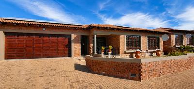 Townhouse For Sale in Dan Pienaar, Bloemfontein